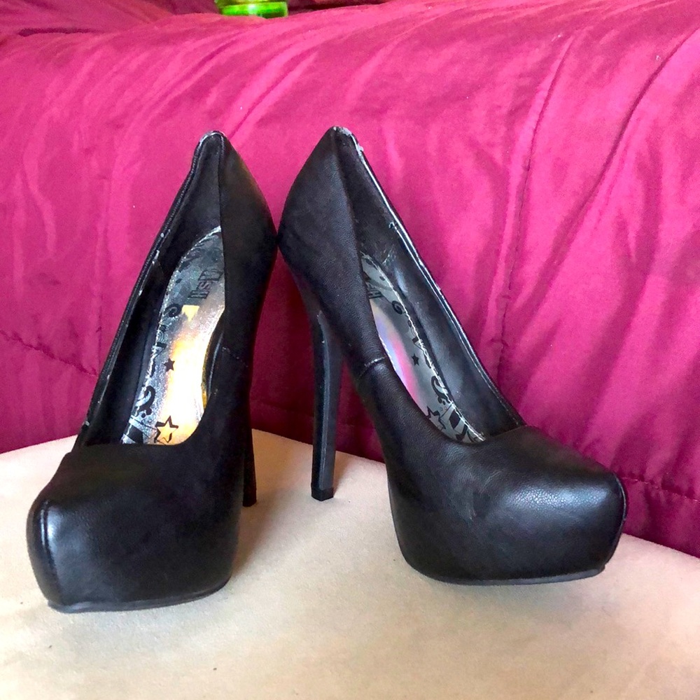 Size 6 stilettos